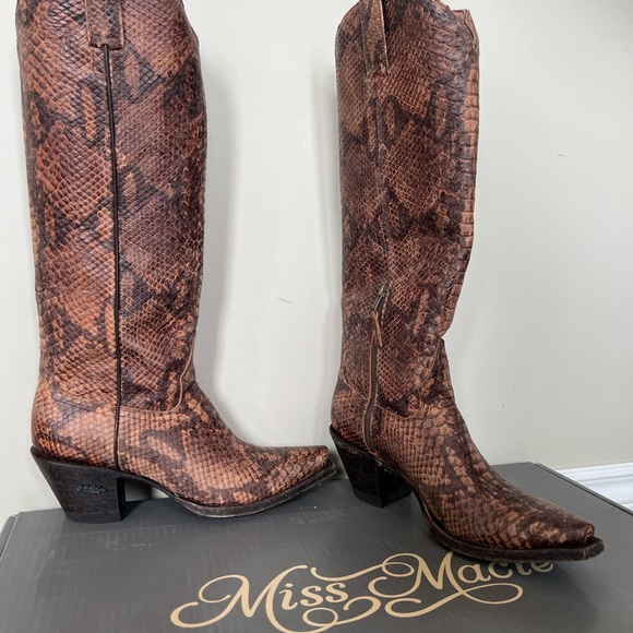 MISS MACIE SNAKIN’ IT BOOTS. ✨BRAND NEW✨ - Picture 4 of 7